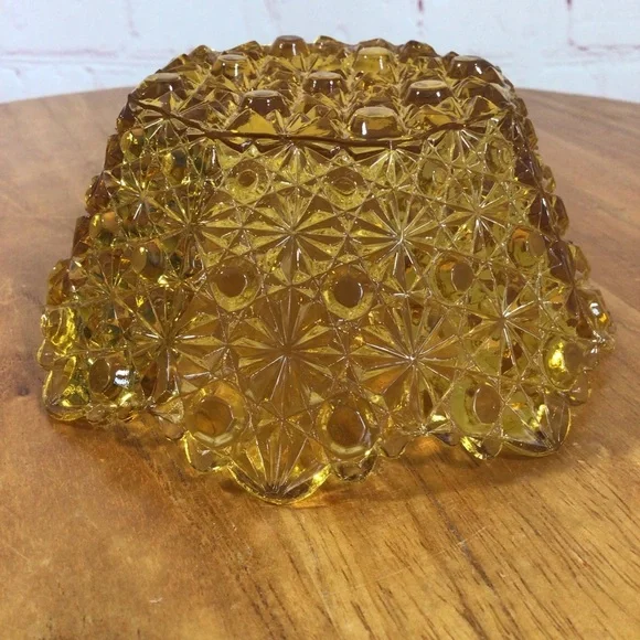 Vintage Daisy and Buttons Amber Glass Bowl - Picture 5 of 8
